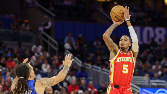 Hawks guard Dejounte Murray shoots over Magic guard Cole Anthony.